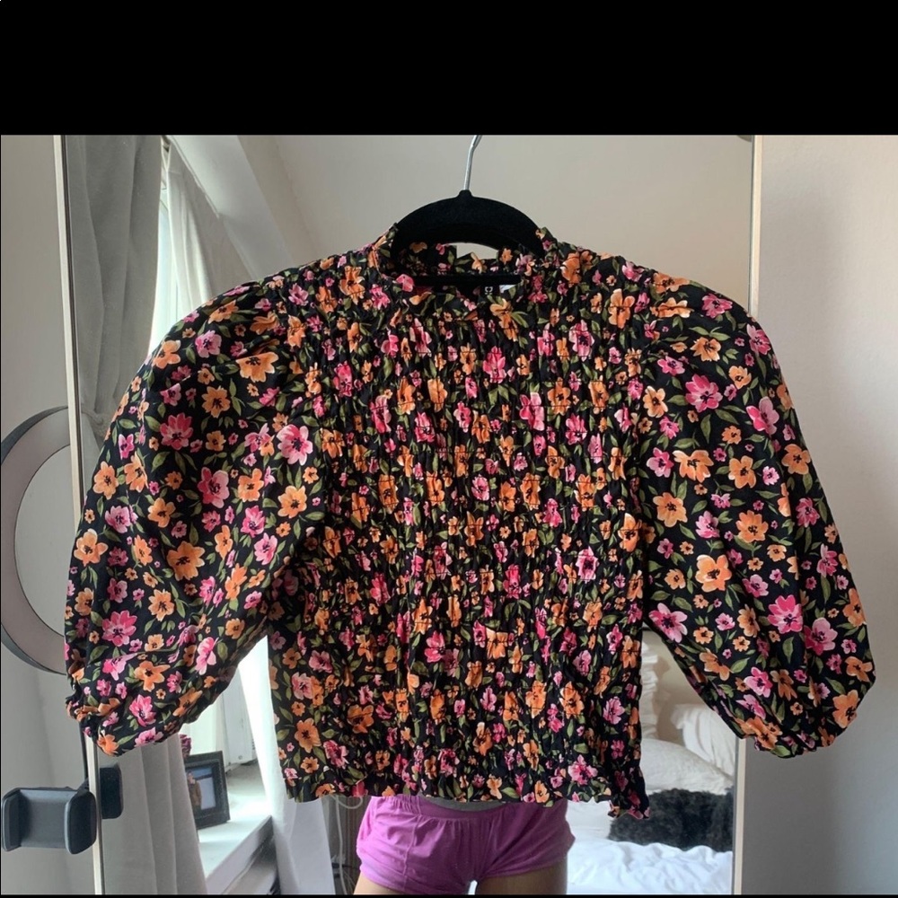 H&M puff sleeve floral top